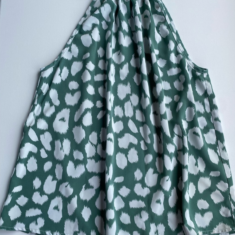 Entro Green and White Patterned Top